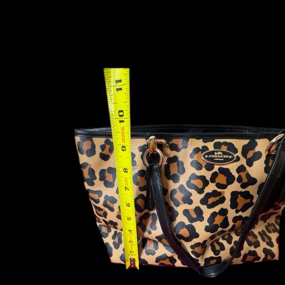 🔥 *Spotlight Stealer* Coach Gallery Bag
~ Leopard Print Posh Perfection! - Picture 7 of 16